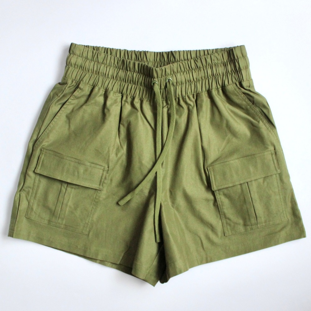NWT Fabletics Camden Cargo Short